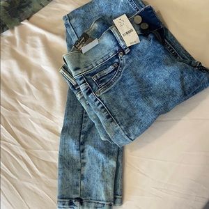 New with tags size 0 stretchy leggings jeans